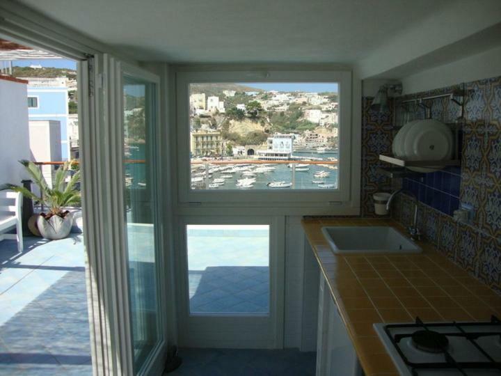 La Mansarda Sul Porto Apartman Ponza Kültér fotó